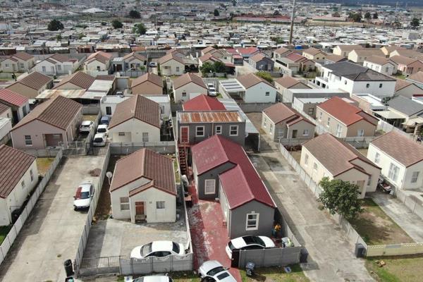 Broll Auctions presents a unique opportunity to acquire a 4-bedroom house with 4-studio flatlets in the popular Broadlands Village. ...