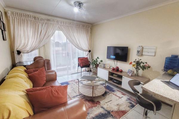 Very Neat and clean 2 Bedroom apartment for sale In Theresapark Estate, Akasia

Full Bathroom
Balcony
Communal Pool
Children&#39;s play ...