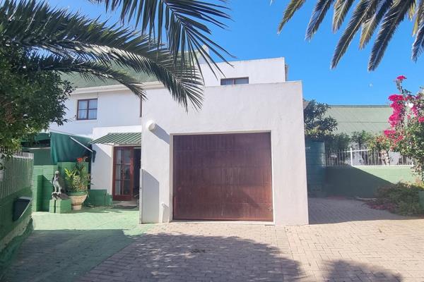 This charming and spacious 3-bedroom, 2-bathroom double-story apartment is perfect for families or individuals looking for comfort and ...