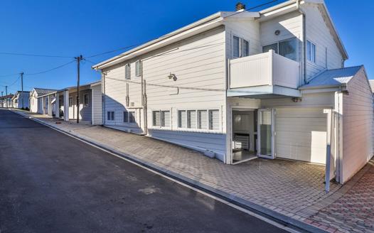 5 Bedroom House for sale in Hartenbos Central