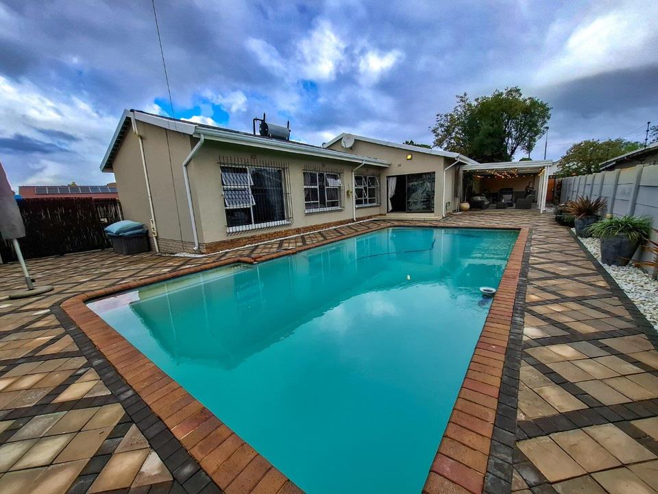 Listing number: P24-115880424, Image number: 1