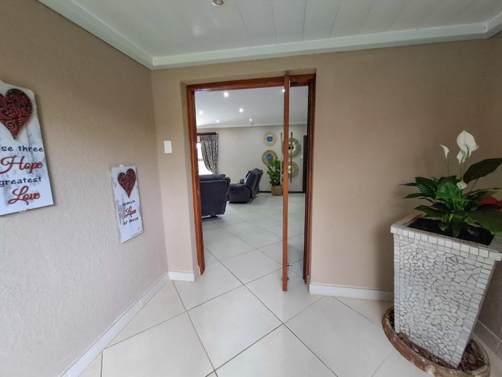 Listing number: P24-115880424, Image number: 2