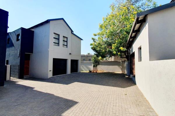 Discover your dream home in a secure and sought-after pet friendly estate. This stunning modern, freestanding house offers:
•	Open ...