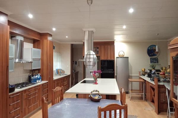 Spacious 5-Bedroom Family Home with Luxurious Features 

This stunning carpeted 5-bedroom home offers comfort, space, and modern ...