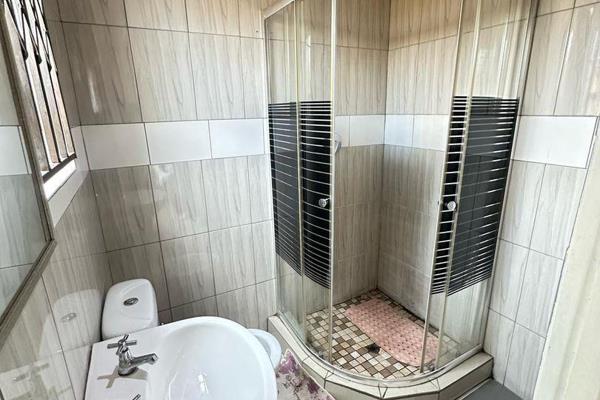 Bachelor To Rent
Dobsonville Ext 2

Spacious Open Plan Bachelor With Fitted Wardrobe
Toilet And Shower
Parking Also Available ...