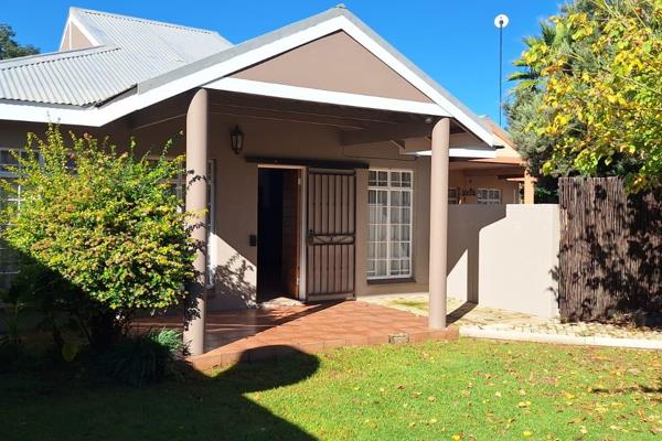 2 Slaapkamer Meenthuis in Grimbeeck Park in n baie Rustige area. 
Onderdak parkering, Gasstoof, Prepaid elek. Privaar agtertuin met ...