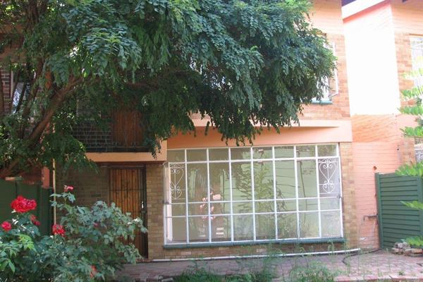 2 Bedroom Duplex Secure Flat. Bedrooms and Bathroom located on top Floor. Accessible by wooden stare case. Small maintainable Garden.