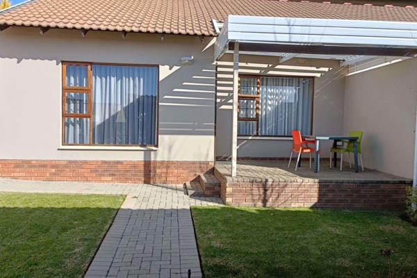 Available 1 July 2025
Open Plan Kitchen and Lounge - Tiled
Granite tops
2 Bedrooms with Build in Cupboards and Laminated Flooring
1 ...
