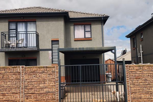 *Beautiful Four-Bedroom Home in Secure Estate*

This lovely double-story house in Leopard&#39;s Rest estate offers a comfortable living ...