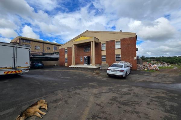 This well-positioned 1200m2 industrial unit in Verulam offers the perfect combination of space, functionality, and convenience for a ...