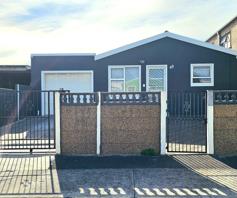 House for sale in Strandfontein Village