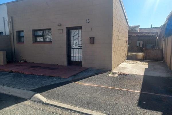 **EXCLUSIVE SOLE MANDATE**

With a charming small porch, you get the classic neighborhood vibes as soon as you approach this semi-detached home. As you walk in, you are welcomed by the dining space and lounge, which leads to ...