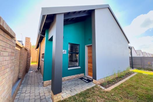 3 Bedroom House for sale in Heuweloord