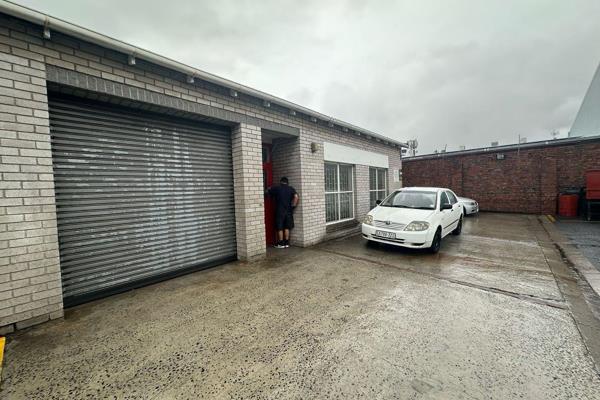 Located in the secure Wetron Park on Crete Road, this 200m2 industrial warehouse offers ...