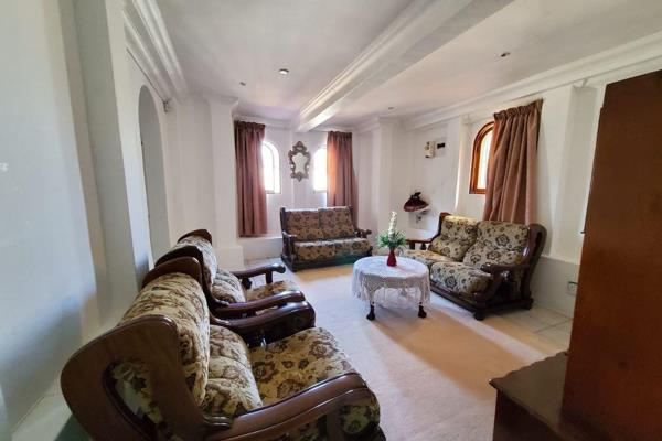 This fully furnished 1 bedroom apartment is available for immediate occupation in Morningside, just opposite the Mitchell Park. It is ...