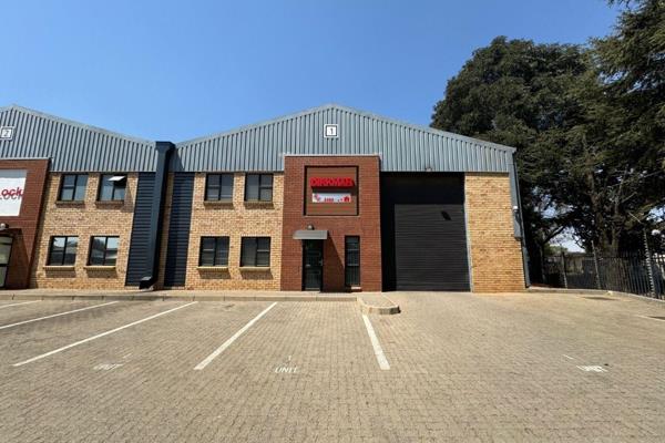 Discover a clean, secure, and well-maintained 385m2 warehouse within a 24-hour ...