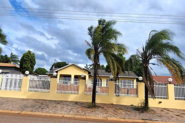 # Property Highlights
1. *Spacious Layout*: Massive main bedroom with en-suite bathroom ...