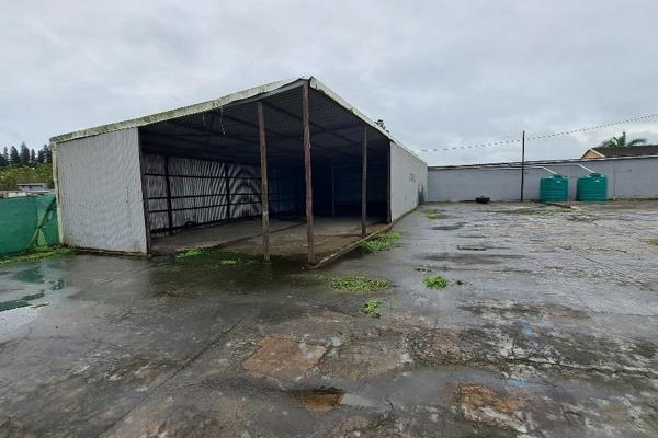 This premises can accommodate a large number of trucks or vehicles pending the business. There are ablutions with change-rooms and a ...