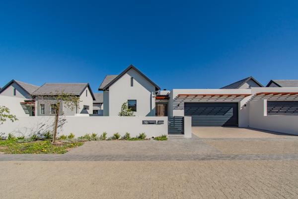 Not to be missed!

Discover your new home in the sought-after Sitari Country Estate – a beautifully designed 3-bedroom, 3-bathroom ...