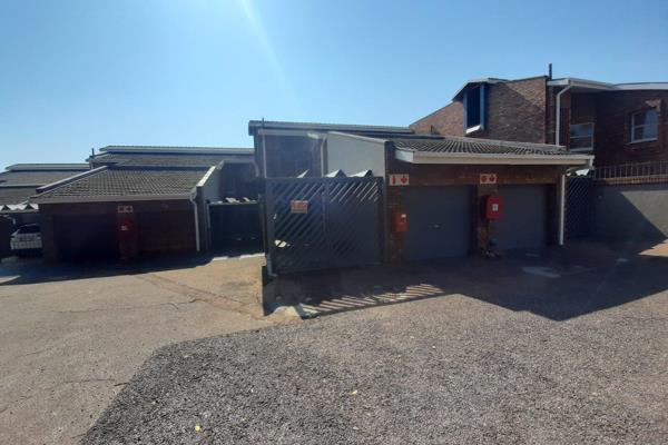 3 Bedroom townhouse to let in Florauna 
Pretoria North . 
02.06.2025
No Animals ...