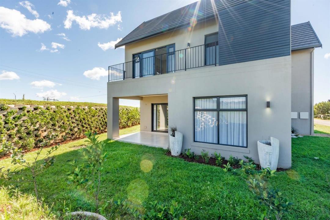4 Bedroom Townhouse in Cotswold Downs Golf & Country Estate