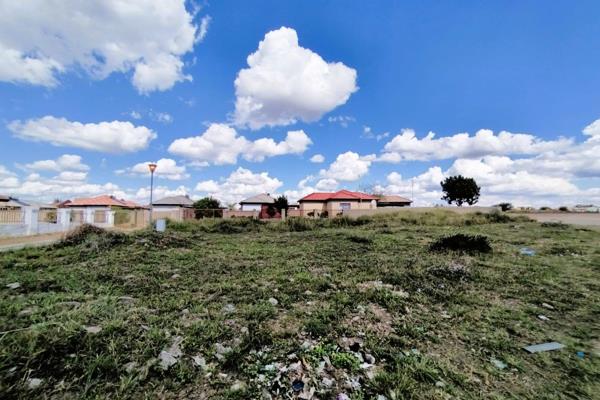 With great visibility and corner stand appeal, this well-located vacant stand is a quick commute to Nelson Mandela Drive and the ...