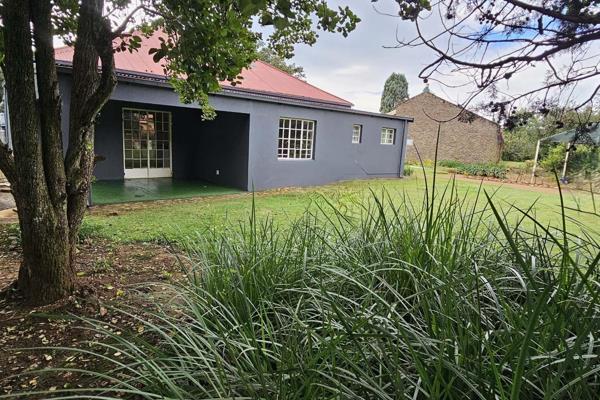 Looking for a peaceful retreat after a long day? Nestled in the scenic beauty of the Magaliesberg mountains, this charming garden ...