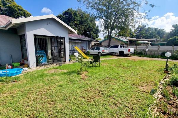 Available 1 July 2025

This stunning 3 bedroom house is now available for rent. Featuring a neat and spacious living room and kitchen ...