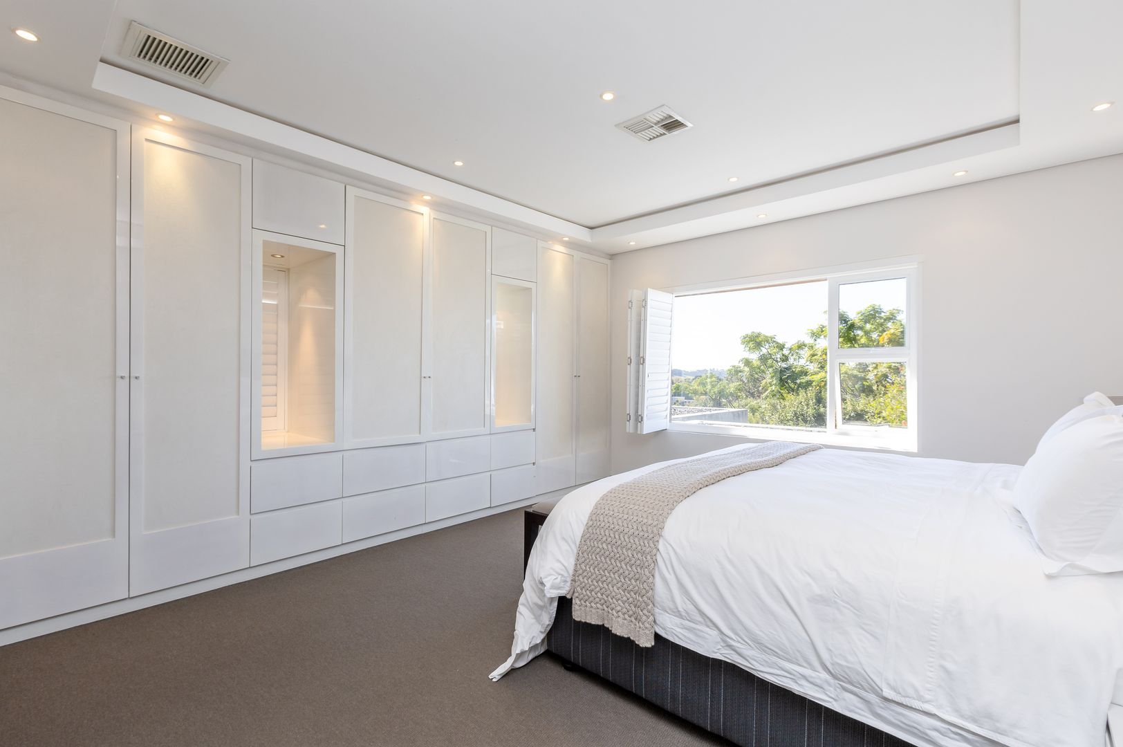 5 Bedroom House to rent in Constantia