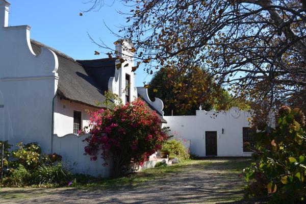* Cape Dutch house with a large garden
* Walking distance to Sweet Valley School
* Separate cottage / work from home set up with own ...