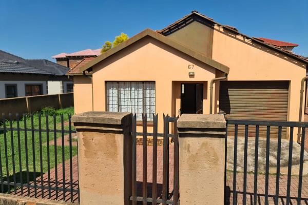 beautiful three bedrooms stand alone house , with a big garden , two bathrooms (one ...