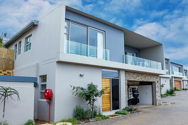 This modern ,safe and secure freestanding unit has 3 bedrooms (with BIC), 3 bathrooms all en-suite and a separate guest toilet, fully ...
