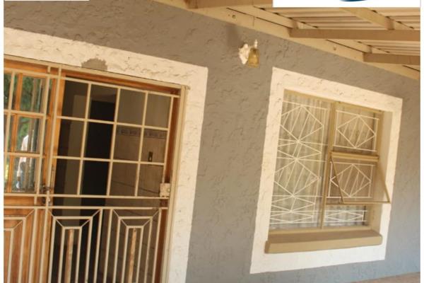 This beautiful and modern 3 bedrooms family home has a beautiful garden,double garage,4 parkings,borehole, storage shed, veranda ...