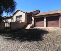 Townhouse for sale in Honeydew Manor