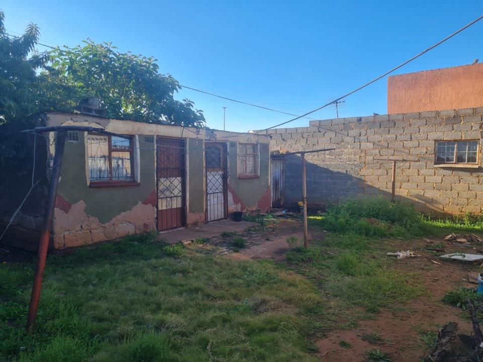 2 Bedroom House for sale in Ratanda - P24-115924812