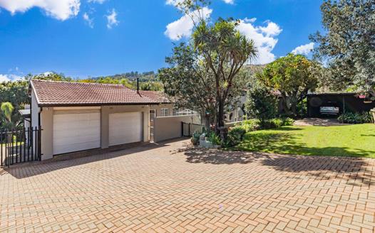 5 Bedroom House for sale in Helderkruin