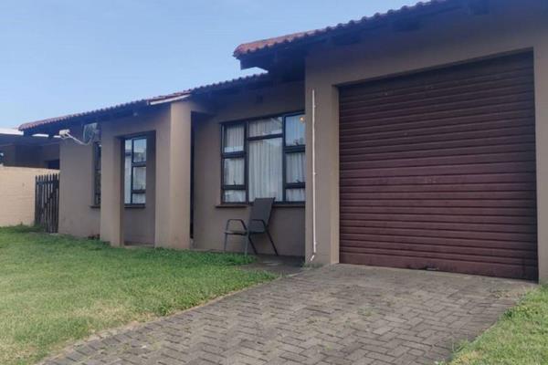 A beautiful three bedroom home with a spacious backyard in the heart of Empangeni. 

This home is in a quiet area, that will definitely ...