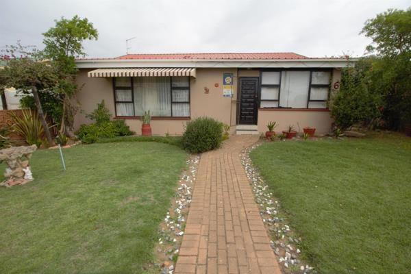 This listing for the Lovely Neat 3 Bedroom Home + 1 Bedroom En-suite Cottage in Da Nova, Mossel Bay paints a very appealing ...