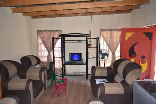 This neat and well-positioned 4-bedroom home in Soshanguve PP2 is perfect for families looking for space, comfort, and value.

With a ...