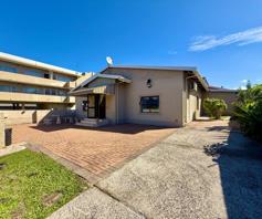 Townhouse for sale in Uvongo Beach