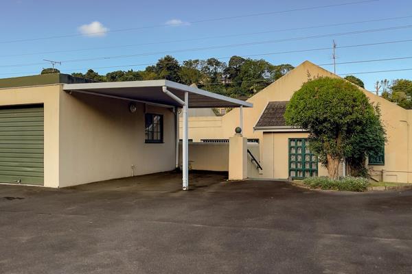 Exclusive to Smiths Property Group. This well-appointed 120 SQM simplex is situated in the popular Highlands Park complex, located less than 2 km from Sarnia Primary School. It offers convenient access to major highways such as ...