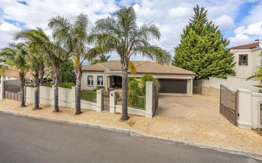 4 Bedroom House for sale in Oude Westhof