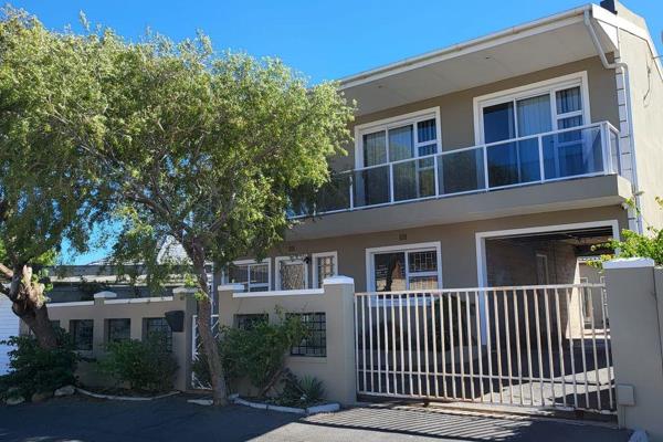 Welcome to your forever home!
This stunning double-story masterpiece offers 5 spacious bedrooms and 3 modern bathrooms, designed with ...