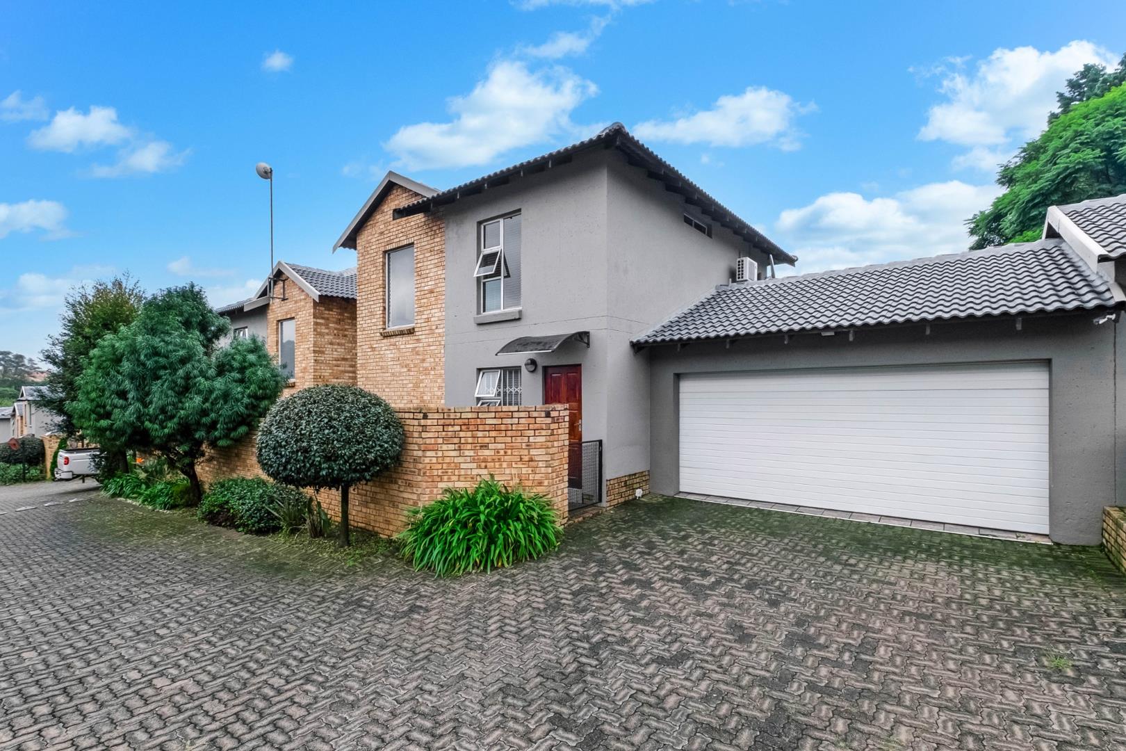 Radiokop Property : Townhouses for sale in Radiokop : Property24.com