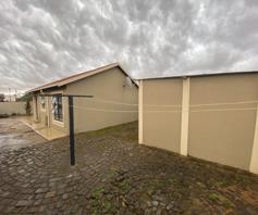 House for sale in Daveyton