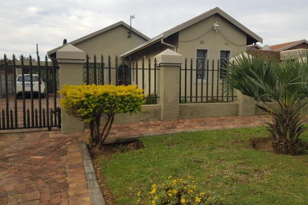 This charming property offers a modern and comfortable living space, ideal for families looking for a peaceful and convenient ...