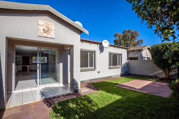 COTTAGE TO RENT ON A LARGE SMALL HOLDING - HONEYDEW PIERRE ROAD
Renovated 2-bedroom cottage 
The spacious unit offers a neat kitchen ...