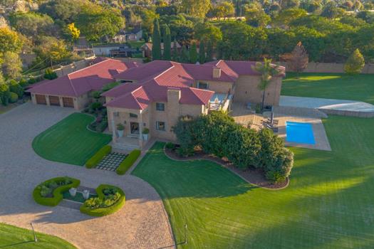 4 Bedroom House for sale in Benoni North