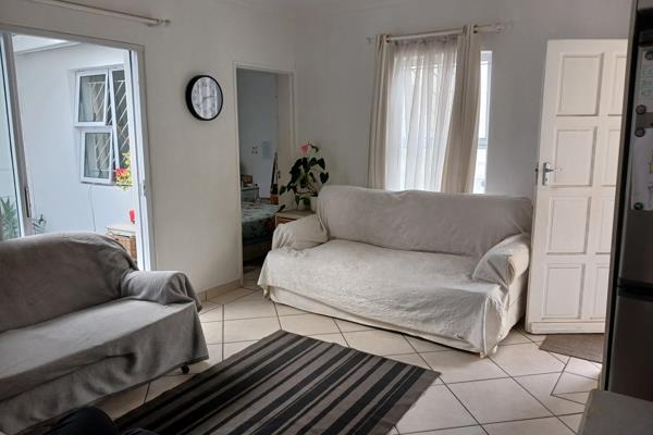 Lovely compact home  in a secure estate will suit professional couple or young couple starting a family. 

Open plan lounge and kitchen ...