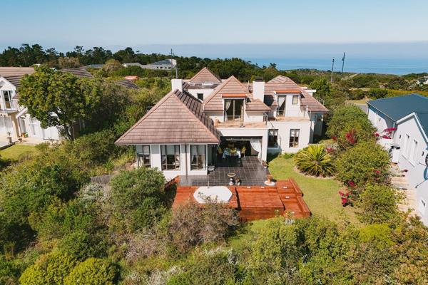 Situated on the 6th hole of the prestigious Pezula Golf Estate, this north-facing home offers a perfect blend of luxury, comfort and ...